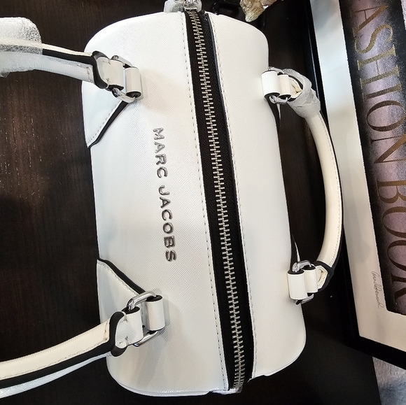 NWT. Marc Jacobs White Barrel Bag. - Picture 3 of 11